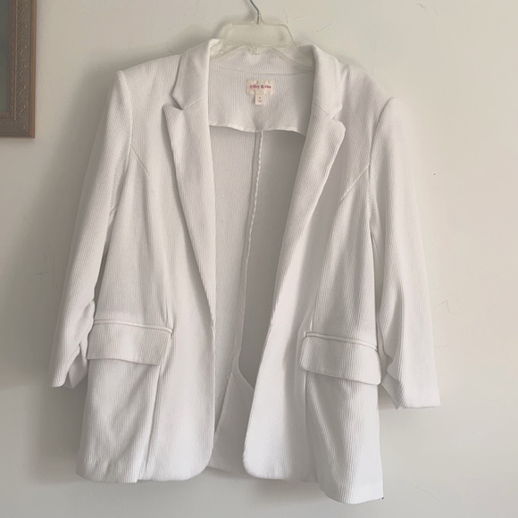 Riley & Rae Jackets & Blazers - Riley & Rae | White 3/4 Sleeve Textured Blazer